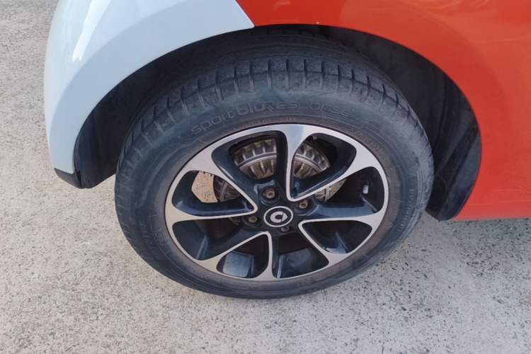 Used smart fortwo 2015 1.0L 52 kW Hardtop Passion Edition Right Rear Wheel Hub