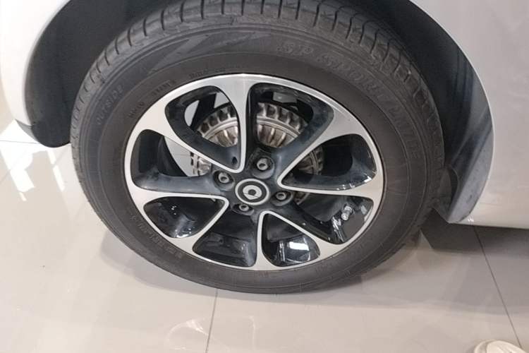 Used smart fortwo 2015 1.0L 52 kW Hardtop Passion Edition Right Rear Wheel Hub