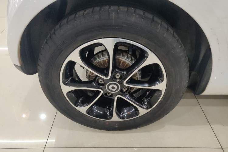 Used smart fortwo 2015 1.0L 52 kW Hardtop Passion Edition Right Rear Wheel Hub