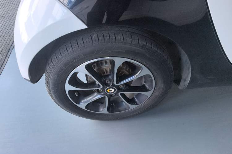 Used smart fortwo 2015 1.0L 52 kW Hardtop Passion Edition Right Rear Wheel Hub