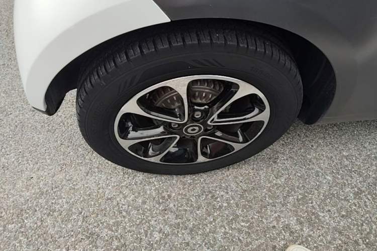 Used smart fortwo 2015 1.0L 52 kW Hardtop Passion Edition Right Rear Wheel Hub