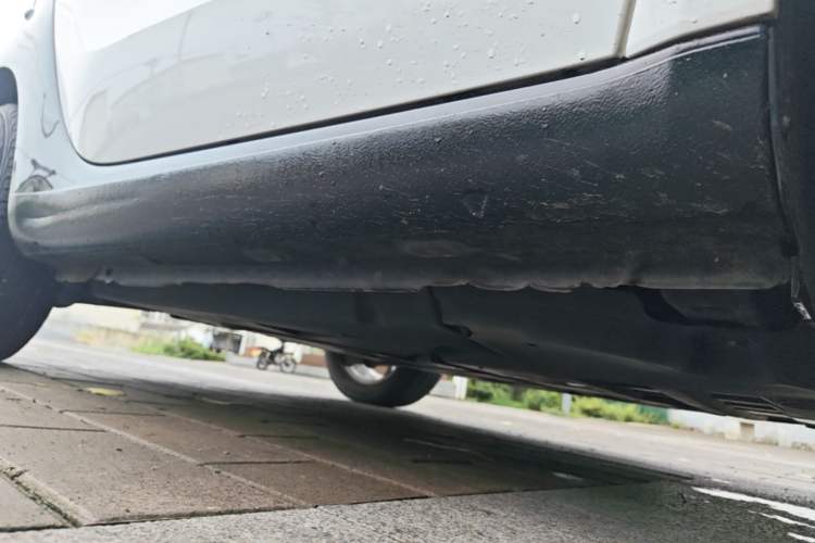 Used smart fortwo 2015 1.0L 52 kW hardtop Dynamic version Right Side Sill