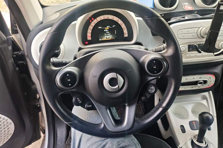 Used smart fortwo 2015 1.0L 52 kW Hardtop Passion Edition Steering Wheel