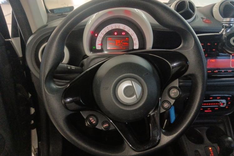 Used smart fortwo 2015 1.0L 52 kW hardtop Dynamic version Steering Wheel