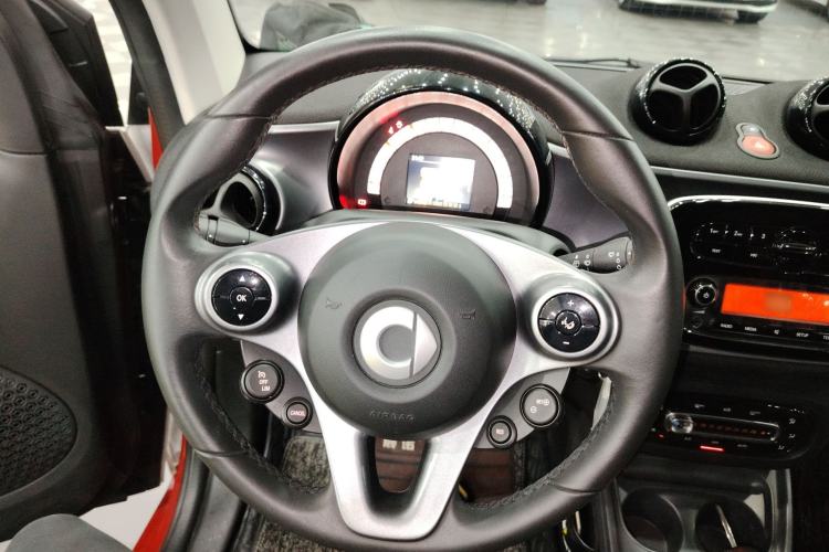 Used smart fortwo 2015 1.0L 52 kW Hardtop Passion Edition Steering Wheel