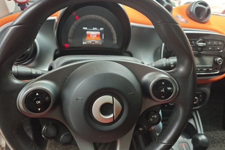 Used smart fortwo 2015 1.0L 52 kW Hardtop Passion Edition Steering Wheel