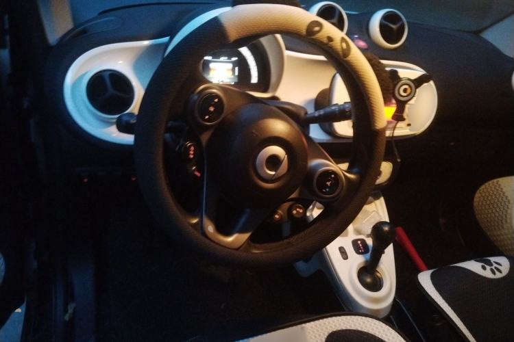 Used smart fortwo 2015 1.0L 52 kW Hardtop Passion Edition Steering Wheel