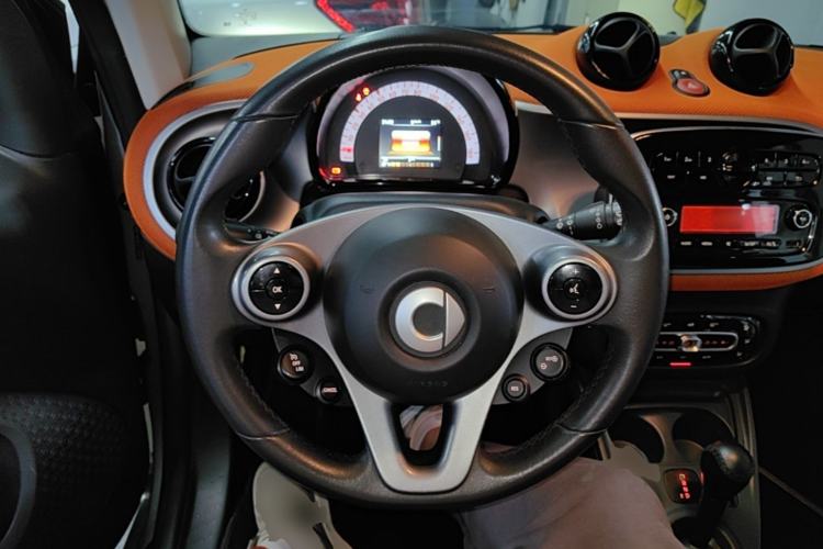 Used smart fortwo 2015 1.0L 52 kW Hardtop Passion Edition Steering Wheel