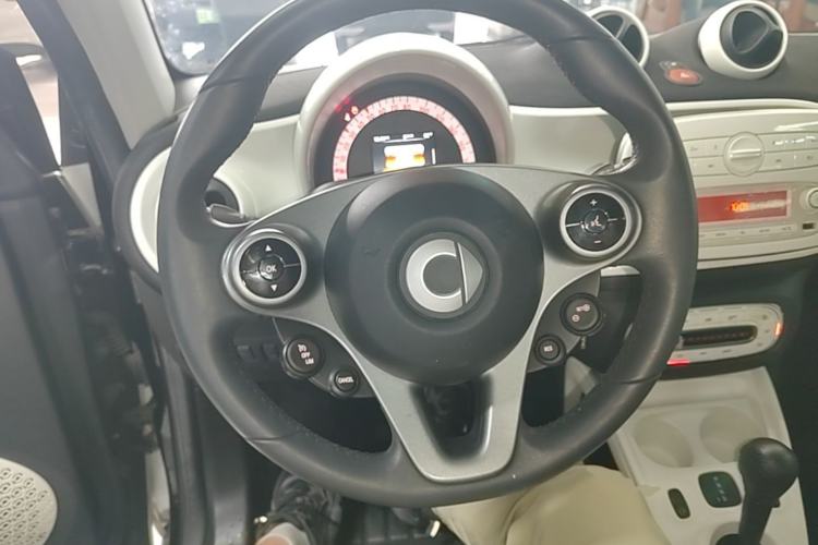 Used smart fortwo 2015 1.0L 52 kW Hardtop Passion Edition Steering Wheel