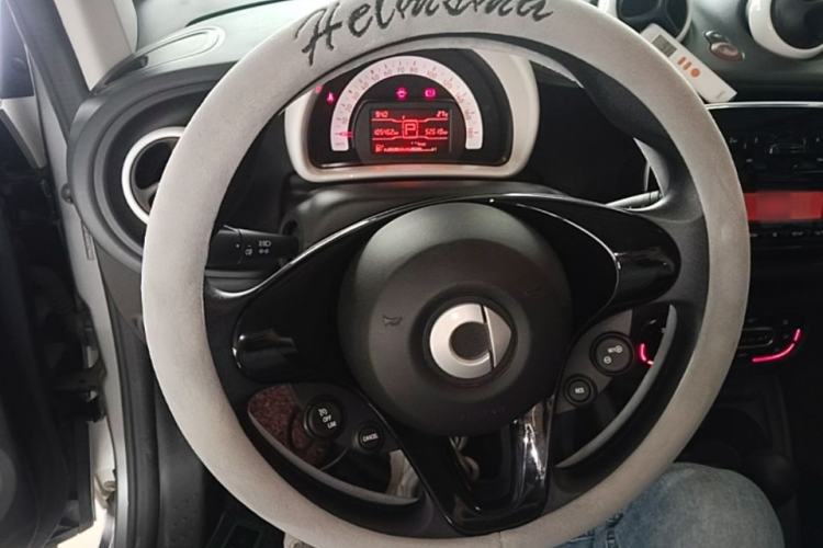 Used smart fortwo 2015 1.0L 52 kW hardtop Dynamic version Steering Wheel