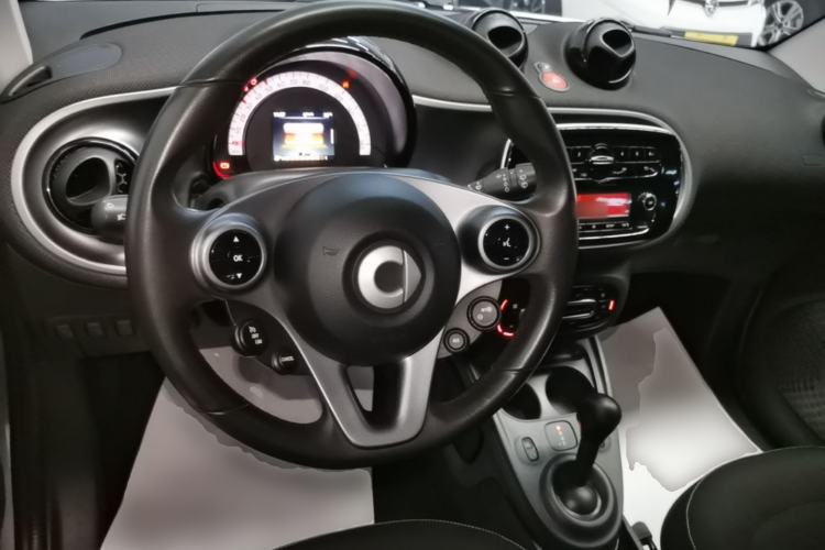 Used smart fortwo 2015 1.0L 52 kW Hardtop Passion Edition Steering Wheel