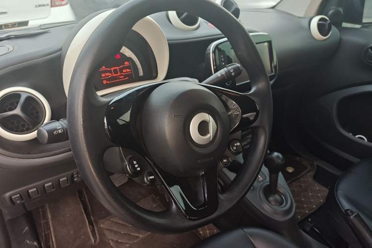 Used smart fortwo 2015 1.0L 52 kW hardtop Dynamic version Steering Wheel