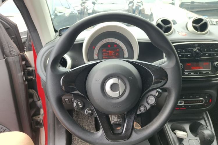 Used smart fortwo 2015 1.0L 52 kW hardtop Dynamic version Steering Wheel