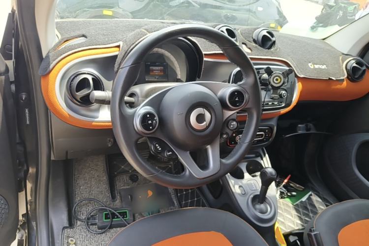 Used smart fortwo 2015 1.0L 52 kW Hardtop Passion Edition Steering Wheel