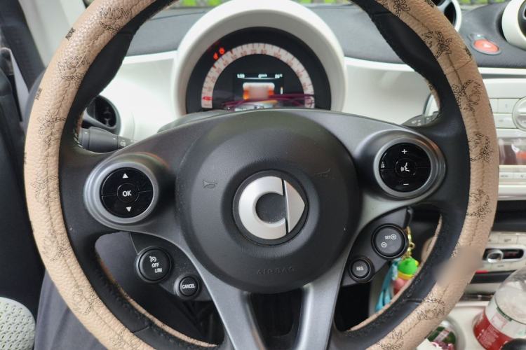 Used smart fortwo 2015 1.0L 52 kW Hardtop Passion Edition Steering Wheel