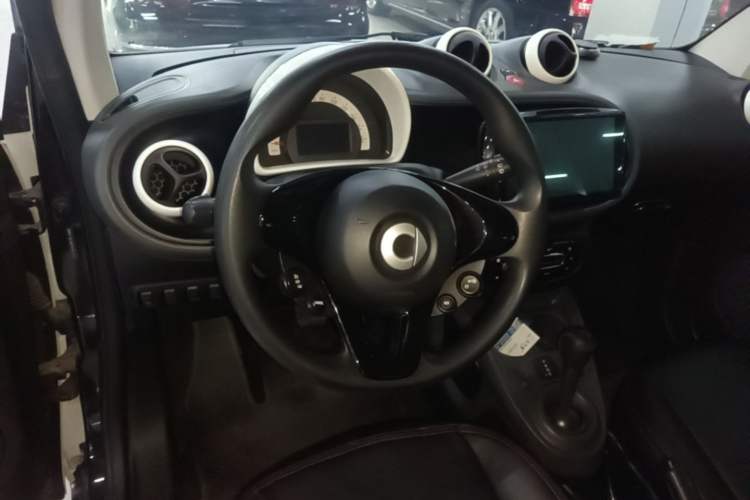 Used smart fortwo 2015 1.0L 52 kW hardtop Dynamic version Steering Wheel