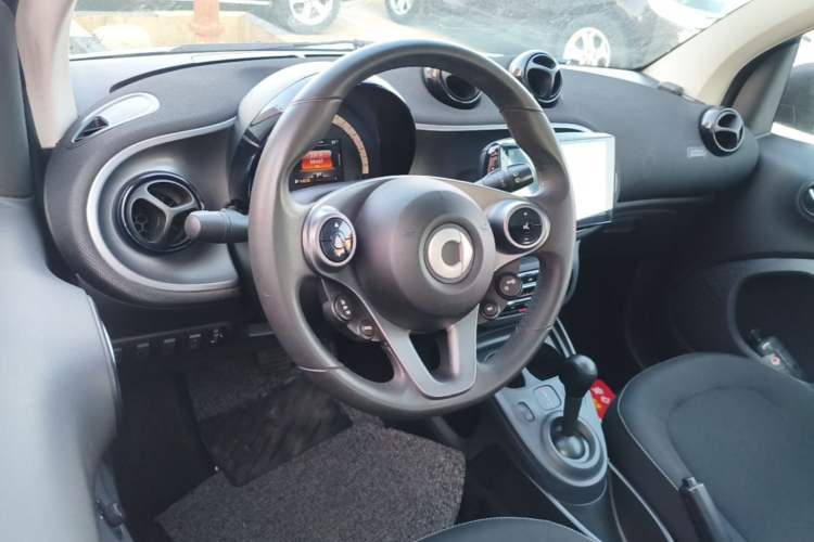 Used smart fortwo 2015 1.0L 52 kW Hardtop Passion Edition Steering Wheel