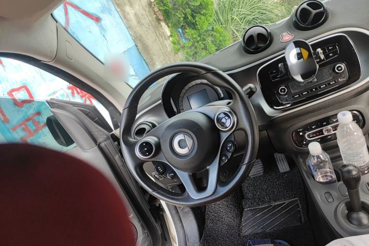 Used smart fortwo 2015 1.0L 52 kW Hardtop Passion Edition Steering Wheel