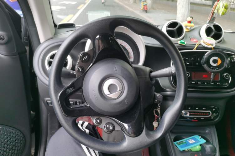 Used smart fortwo 2015 1.0L 52 kW hardtop Dynamic version Steering Wheel