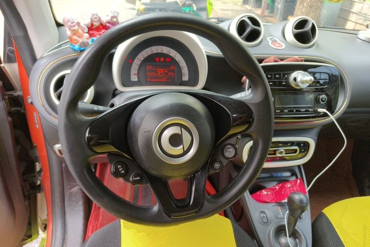 Used smart fortwo 2015 1.0L 52 kW hardtop Dynamic version Steering Wheel