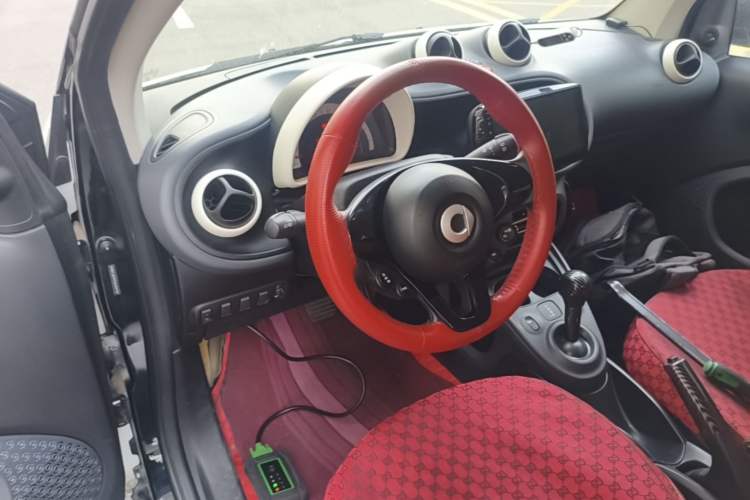 Used smart fortwo 2015 1.0L 52 kW hardtop Dynamic version Steering Wheel
