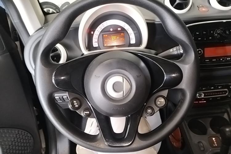 Used smart fortwo 2015 1.0L 52 kW hardtop Dynamic version Steering Wheel