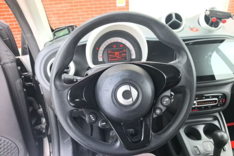 Used smart fortwo 2015 1.0L 52 kW hardtop Dynamic version Steering Wheel
