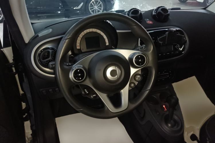 Used smart fortwo 2015 1.0L 52 kW Hardtop Passion Edition Steering Wheel