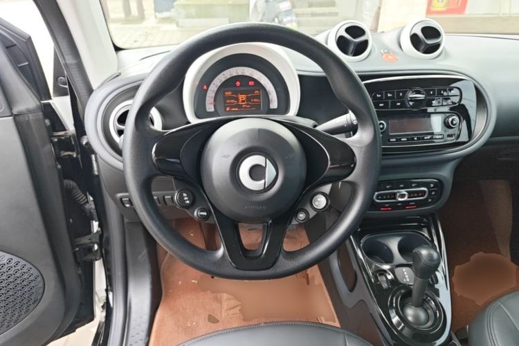 Used smart fortwo 2015 1.0L 52 kW hardtop Dynamic version Steering Wheel