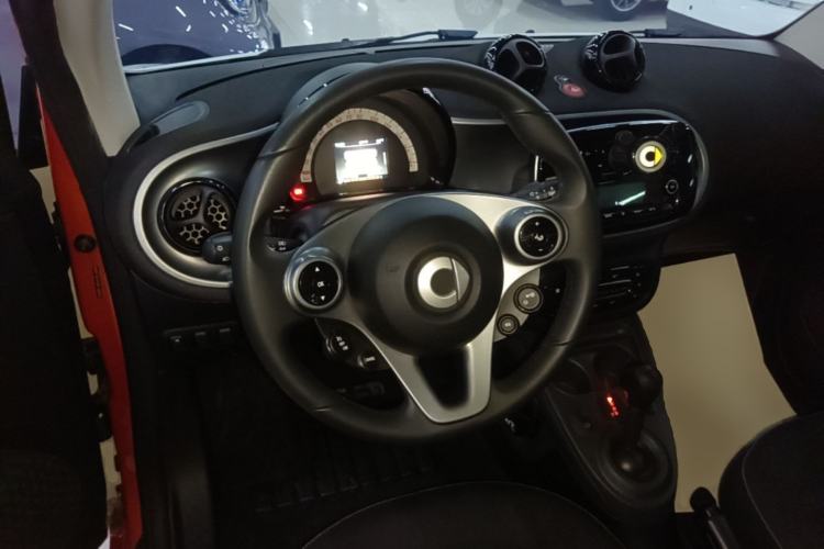 Used smart fortwo 2015 1.0L 52 kW Hardtop Passion Edition Steering Wheel