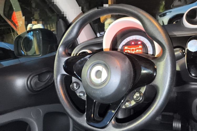 Used smart fortwo 2015 1.0L 52 kW hardtop Dynamic version Steering Wheel