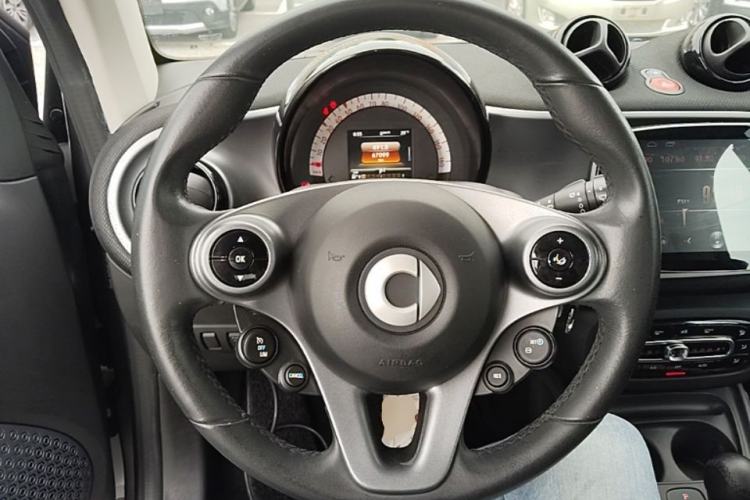 Used smart fortwo 2015 1.0L 52 kW Hardtop Passion Edition Steering Wheel