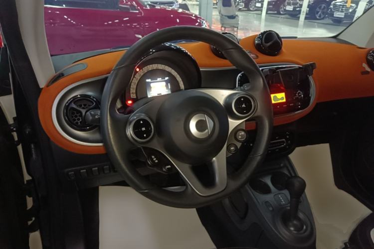 Used smart fortwo 2015 1.0L 52 kW Hardtop Passion Edition Steering Wheel