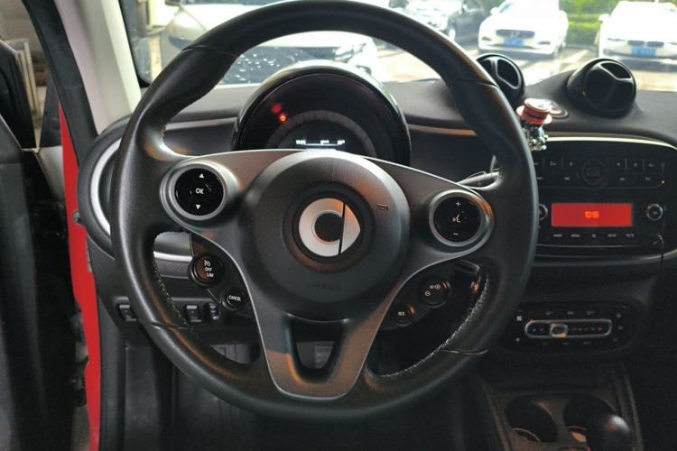 Used smart fortwo 2015 1.0L 52 kW Hardtop Passion Edition Steering Wheel