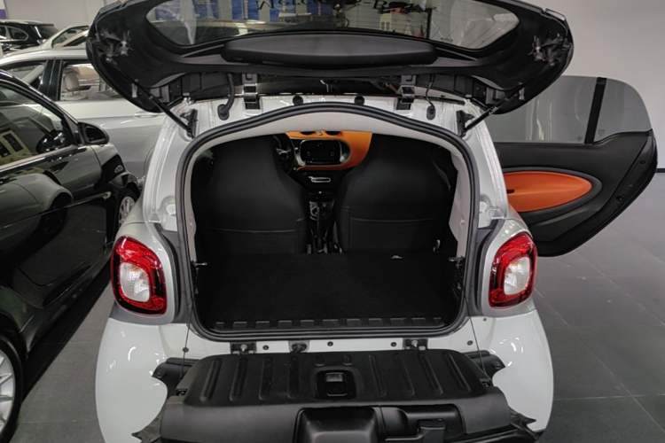 Used smart fortwo 2015 1.0L 52 kW Hardtop Passion Edition Trunk