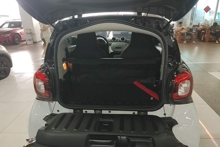 Used smart fortwo 2015 1.0L 52 kW Hardtop Passion Edition Trunk