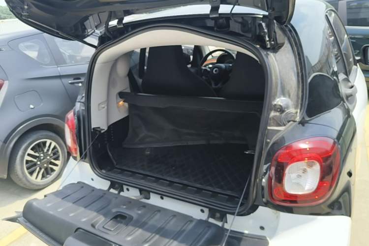 Used smart fortwo 2015 1.0L 52 kW Hardtop Passion Edition Trunk