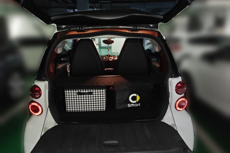 Used smart fortwo 2015 1.0 MHD Spark Special Edition Trunk