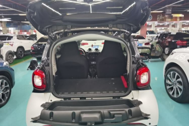 Used smart fortwo 2015 1.0L 52 kW hardtop Dynamic version Trunk