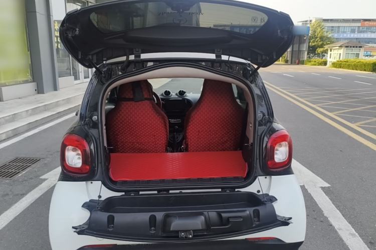 Used smart fortwo 2015 1.0L 52 kW hardtop Dynamic version Trunk