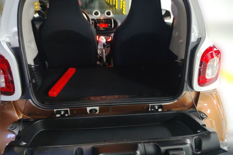 Used smart fortwo 2015 1.0L 52 kW hardtop Dynamic version Trunk