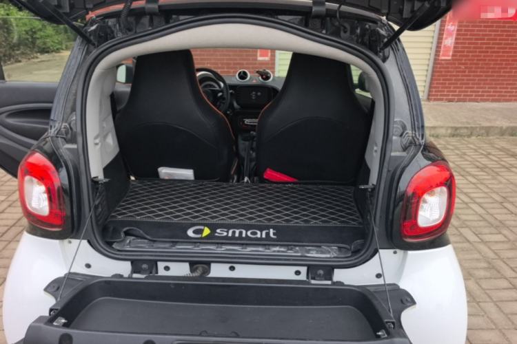 Used smart fortwo 2015 1.0L 52 kW hardtop Dynamic version Trunk