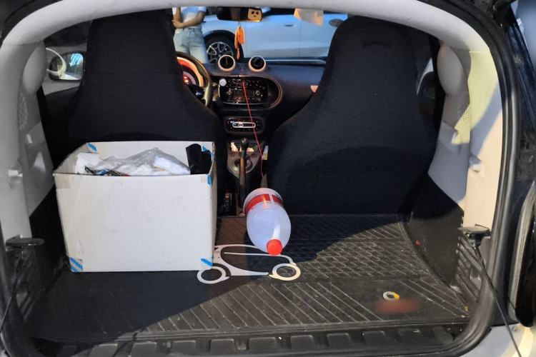 Used smart fortwo 2015 1.0L 52 kW hardtop Dynamic version Trunk
