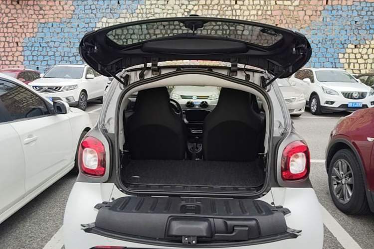 Used smart fortwo 2015 1.0L 52 kW Hardtop Passion Edition Trunk