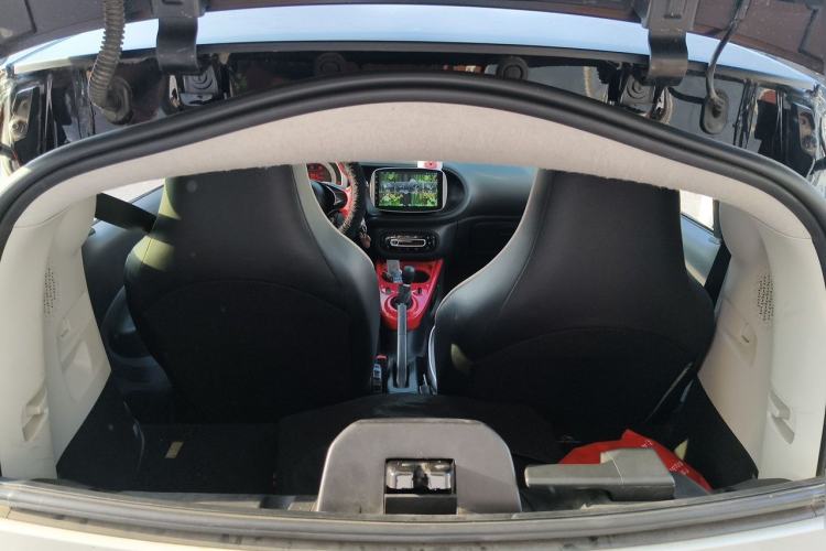 Used smart fortwo 2015 1.0L 52 kW hardtop Dynamic version Trunk