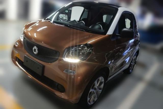 Used smart fortwo 2015 1.0L 52 kW hardtop Dynamic version