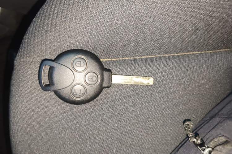Used smart fortwo 2015 1.0 MHD Comfort Travel Edition Vehicle Key