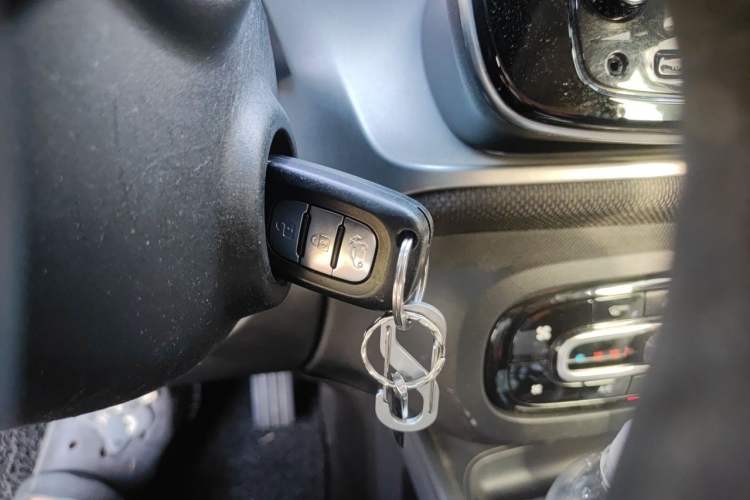 Used smart fortwo 2015 1.0L 52 kW Hardtop Passion Edition Vehicle Key