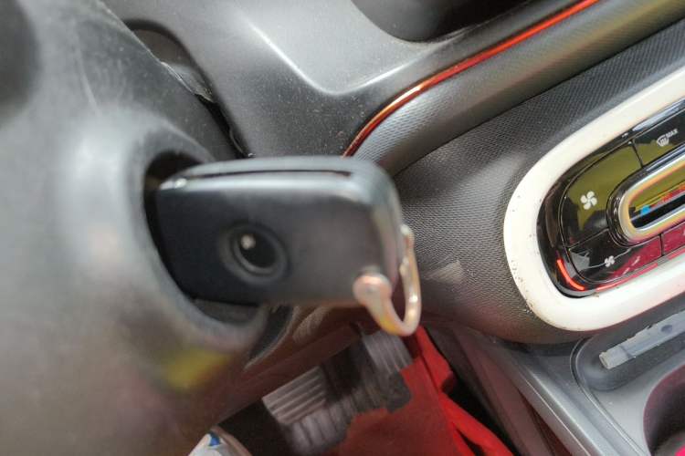 Used smart fortwo 2015 1.0L 52 kW hardtop Dynamic version Vehicle Key