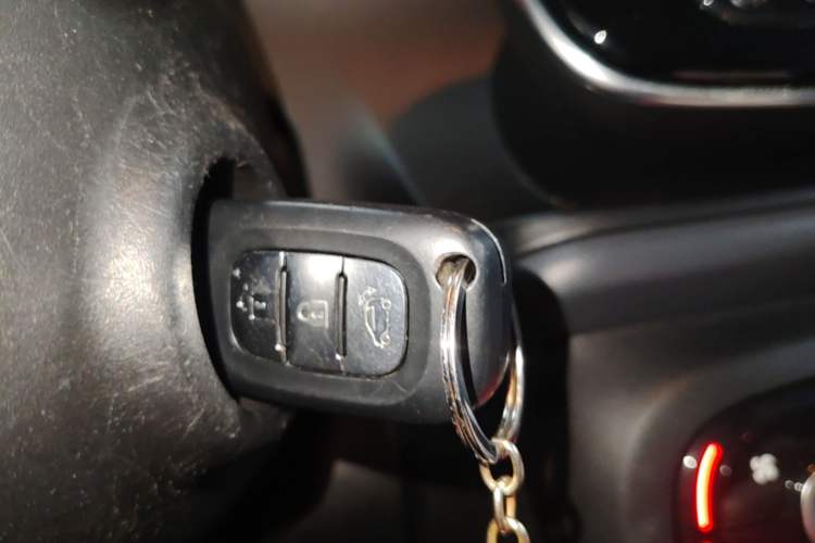 Used smart fortwo 2015 1.0L 52 kW hardtop Dynamic version Vehicle Key